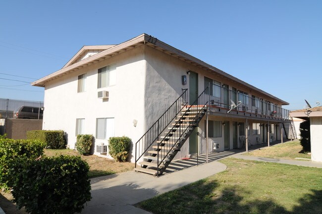 4 Units in Rialto, CA - Building Photo - Building Photo