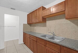 3876 NW 207 St Rd in Miami Gardens, FL - Building Photo