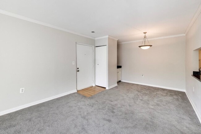 8205 Whispering Oaks Way in Gaithersburg, MD - Building Photo - Building Photo