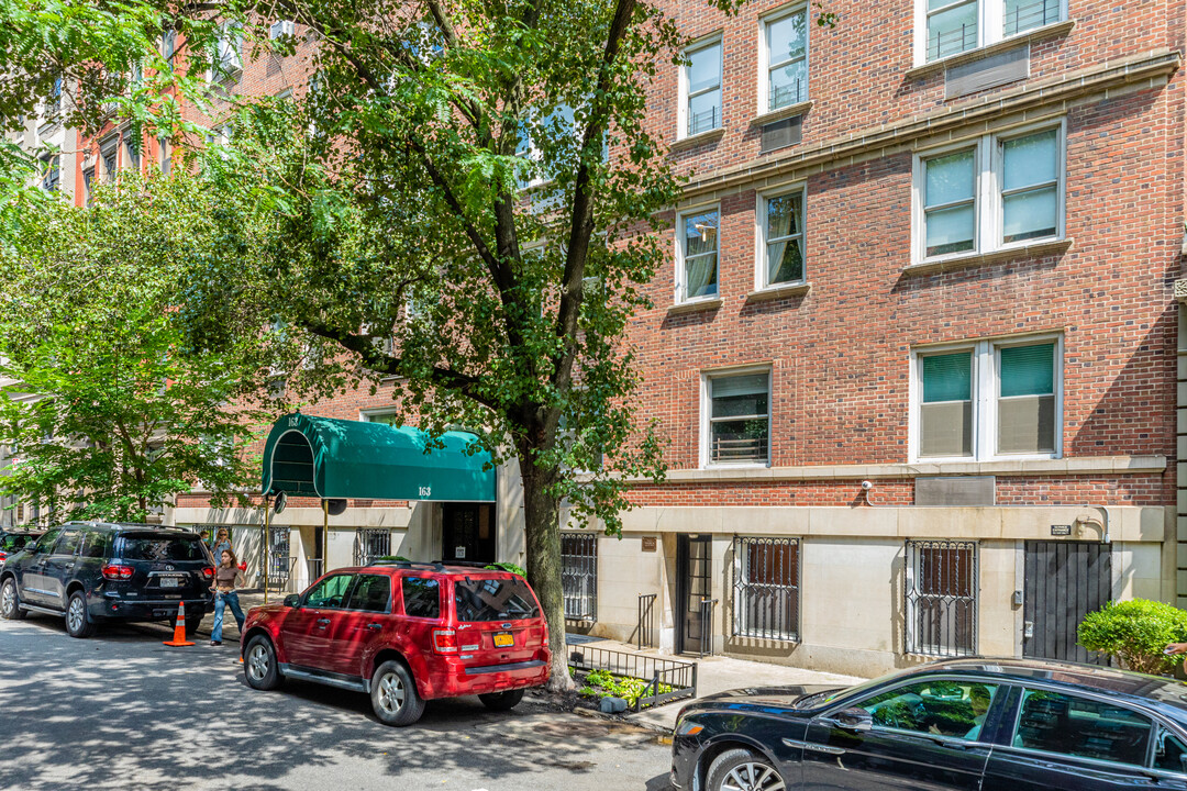 163 E 81st St in New York, NY - Foto de edificio