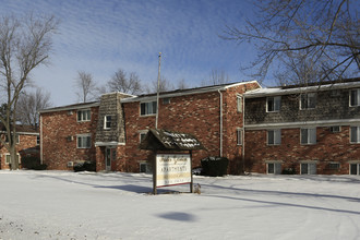 Foster Garden Apartments in Elyria, OH - Building Photo - Building Photo