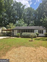 4201 Lindsey Dr in Decatur, GA - Building Photo