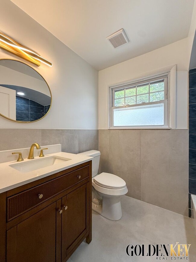 2082-2084 Vernier Rd in Grosse Pointe Woods, MI - Building Photo - Building Photo