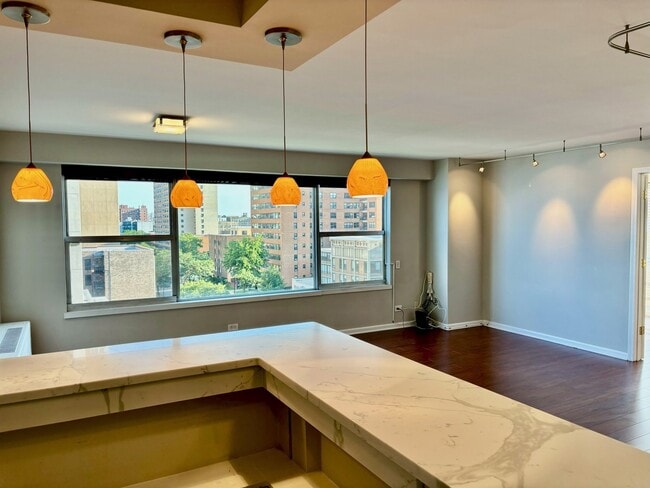 6157 N Sheridan Rd in Chicago, IL - Building Photo - Building Photo