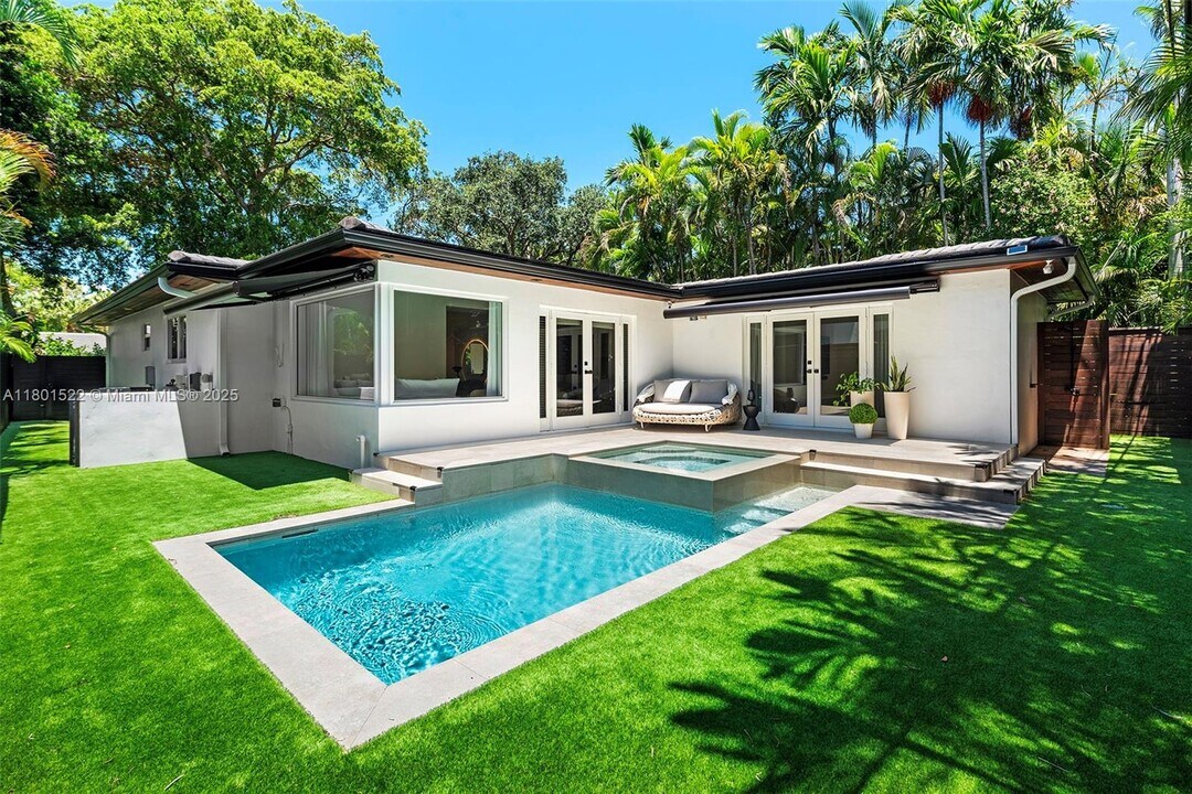 5711 Michelangelo St in Coral Gables, FL - Building Photo