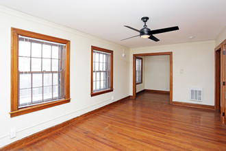 Bryn Mawr Apartments in Des Moines, IA - Building Photo - Interior Photo