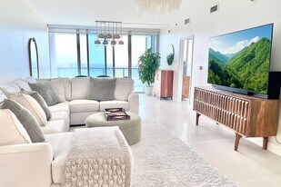 601 NE 36th St, Unit 1703 in Miami, FL - Building Photo