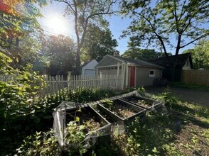 122 Cecil St SE in Minneapolis, MN - Foto de edificio - Building Photo