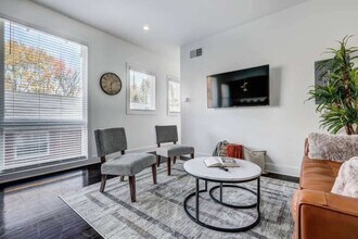 940 Piedmont Ave NE in Atlanta, GA - Foto de edificio - Building Photo