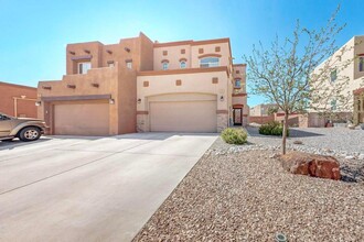 2233 Cortina Loop SE in Rio Rancho, NM - Foto de edificio - Building Photo