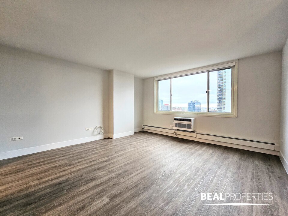 1342 N Dearborn St in Chicago, IL - Building Photo