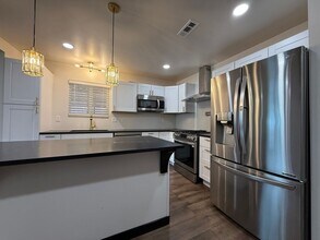 65 Cottage Ave in Sandy, UT - Building Photo - Building Photo