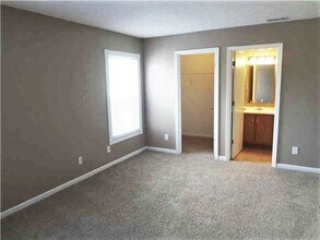 10708 Cobblestone Dr in Indianapolis, IN - Building Photo - Building Photo