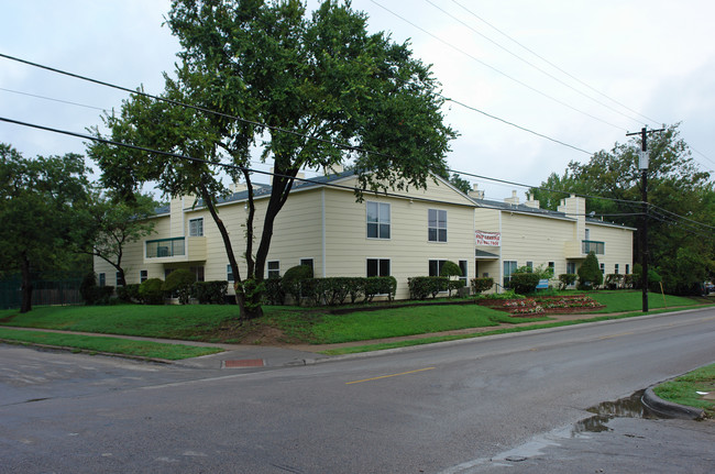 East Side Apartments in Dallas, TX - Building Photo - Building Photo