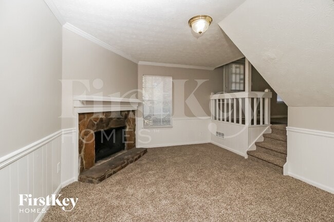 457 Maid Marion Ln in Stone Mountain, GA - Foto de edificio - Building Photo