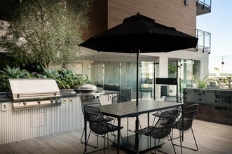 Apollo South Bay in Gardena, CA - Foto de edificio - Building Photo