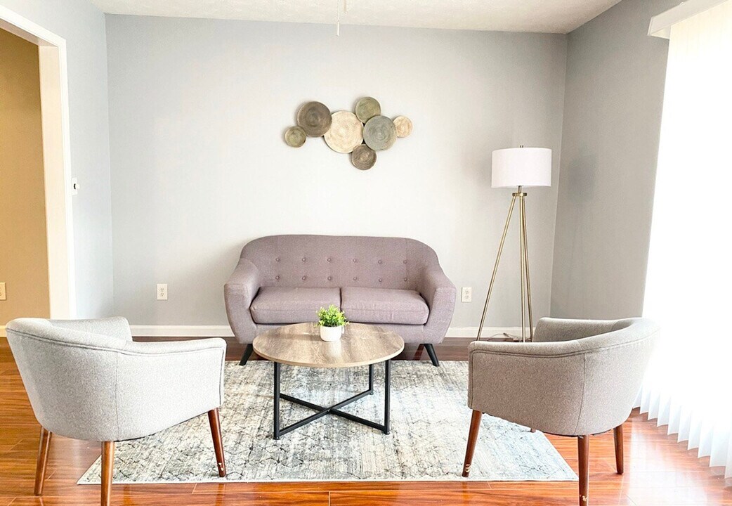 175 Michael Dr in Lawrenceville, GA - Building Photo