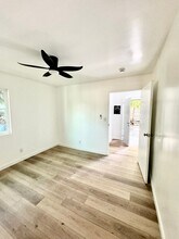 151 W 52nd St in Los Angeles, CA - Building Photo - Building Photo