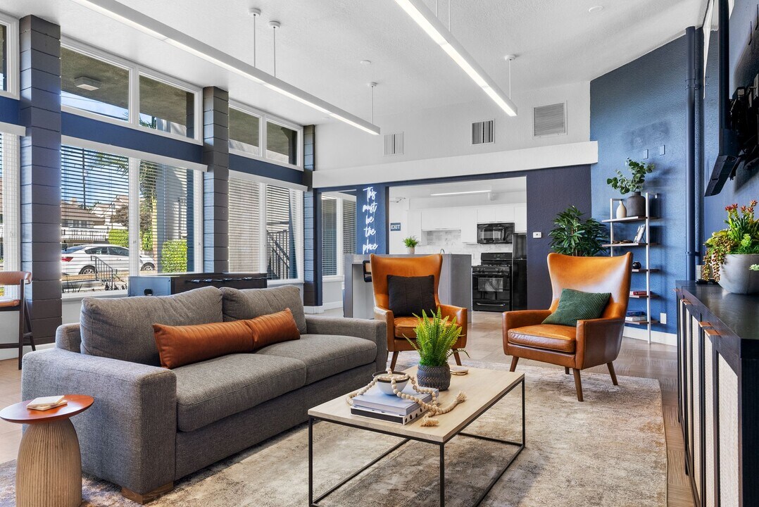 Summerwood Apartment Homes in La Habra, CA - Foto de edificio