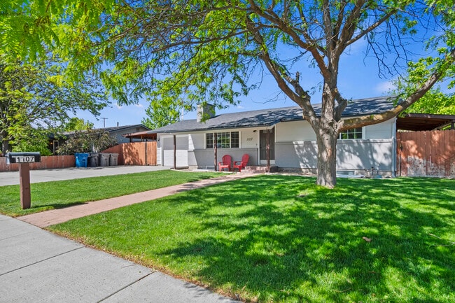 1107 Beechwood Dr in Boise, ID - Building Photo - Building Photo