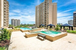 3225 Turtle Creek Blvd, Unit 1140 in Dallas, TX - Building Photo