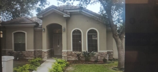 property at 516 E Uphall Ave