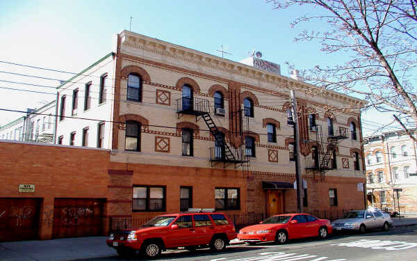 854 Onderdonk Ave in Ridgewood, NY - Building Photo