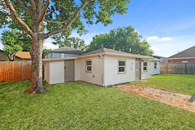 property at 1909 4th St