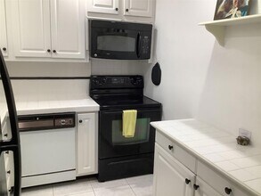 6345 Bay Club Dr, Unit 1 in Fort Lauderdale, FL - Building Photo - Building Photo