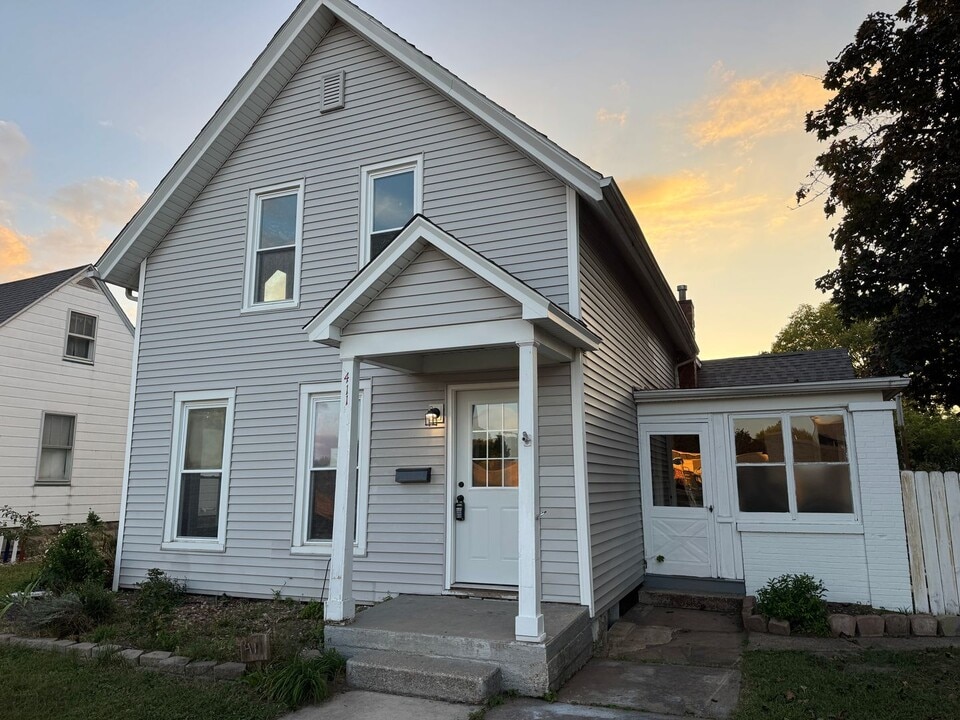411 N Aldrich St in Geneseo, IL - Building Photo