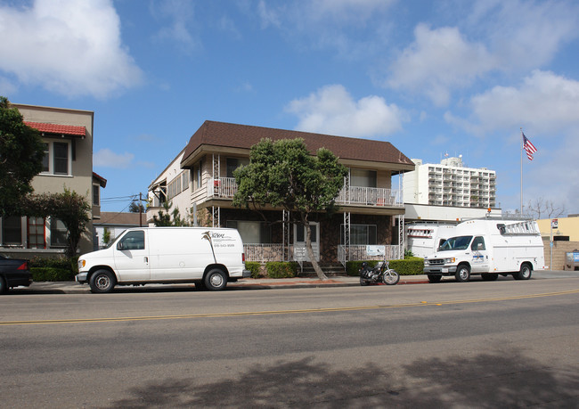 3970 Goldfinch St in San Diego, CA - Building Photo - Building Photo