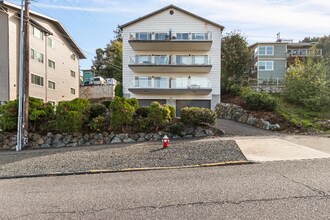 628 N State St in Bellingham, WA - Foto de edificio - Building Photo