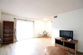 507 NW 39th Rd, Unit 112 in Gainesville, FL - Building Photo - Building Photo