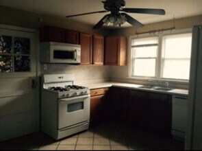2640 W Greenleaf Ave, Unit 2640 WW. Greenleaf apt 3 in Chicago, IL - Building Photo - Building Photo