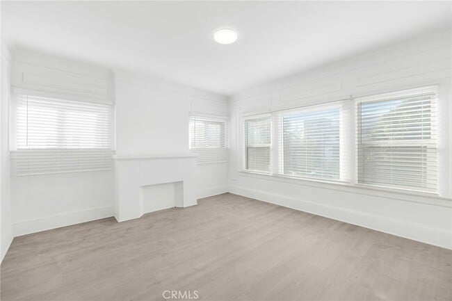 550 N Kenmore Ave in Los Angeles, CA - Foto de edificio - Building Photo