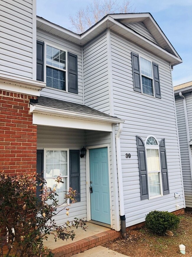 39 Huntress Dr
