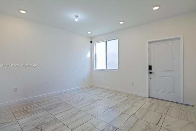 1014 SE 23rd Ave in Homestead, FL - Building Photo - Building Photo