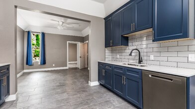 561 Loras Blvd in Dubuque, IA - Building Photo - Building Photo