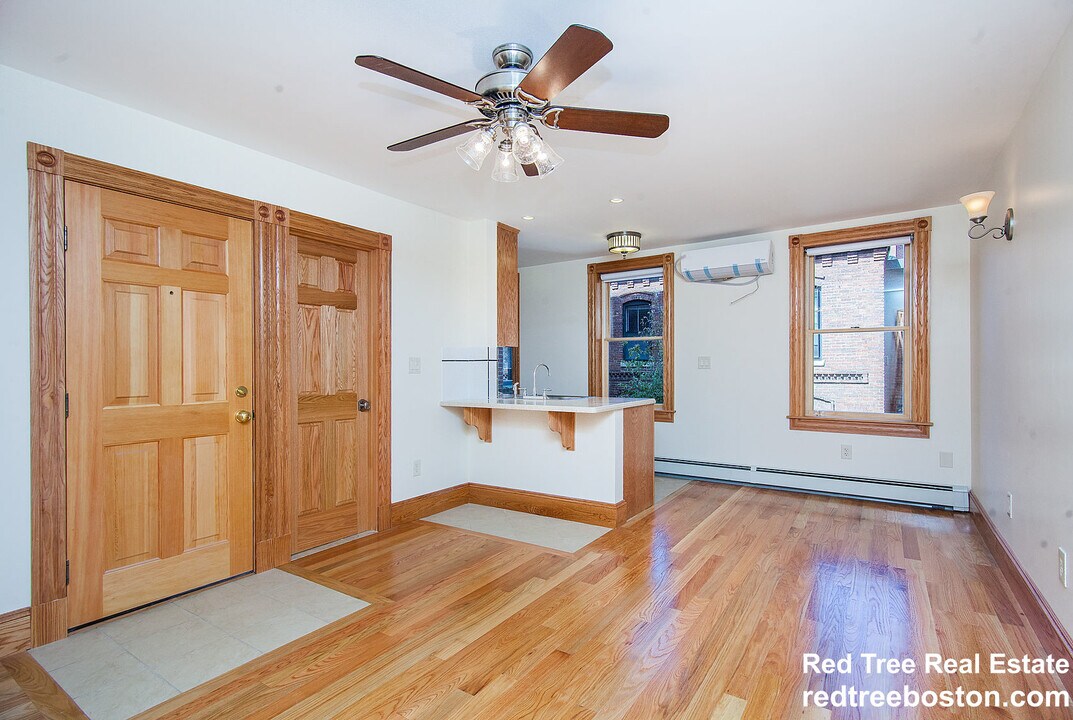 29 Phillips St in Boston, MA - Building Photo