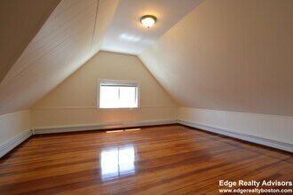 43 Newcastle Rd, Unit 2 in Boston, MA - Foto de edificio - Building Photo