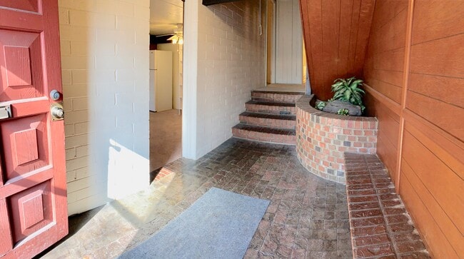 2740 University Ave, Unit 7