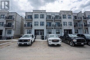 25 Palace St in Kitchener, ON - Building Photo