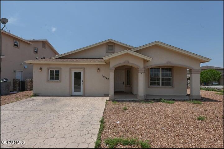 10749 Silvercloud Dr in El Paso, TX - Building Photo