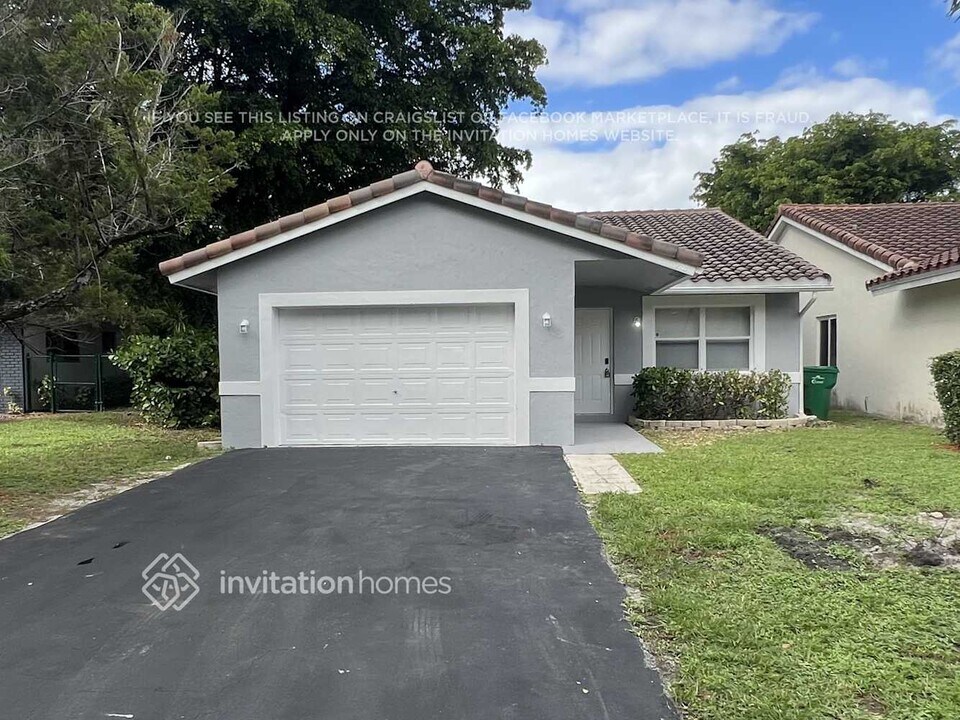 10203 NW 36th St in Coral Springs, FL - Building Photo