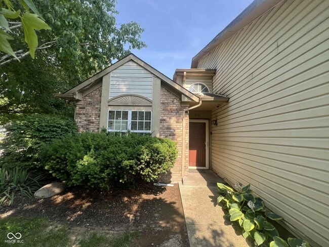 property at 4151 Luxembourg Cir E