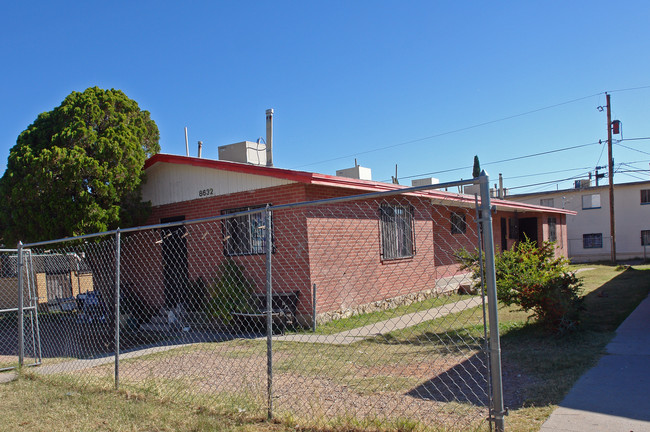 8632 Lawson St in El Paso, TX - Foto de edificio - Building Photo