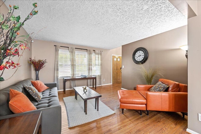 6 Wavecrest Ct in Durham, NC - Foto de edificio - Building Photo