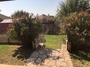 1005 Winding Rd in Granbury, TX - Building Photo - Building Photo
