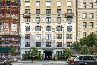 825 5th Ave in New York, NY - Foto de edificio - Building Photo