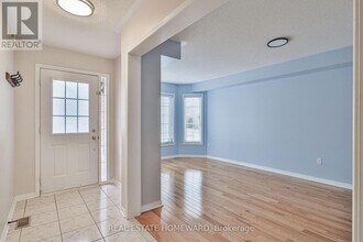 168 Wainscot Ave in Newmarket, ON - Building Photo - Building Photo